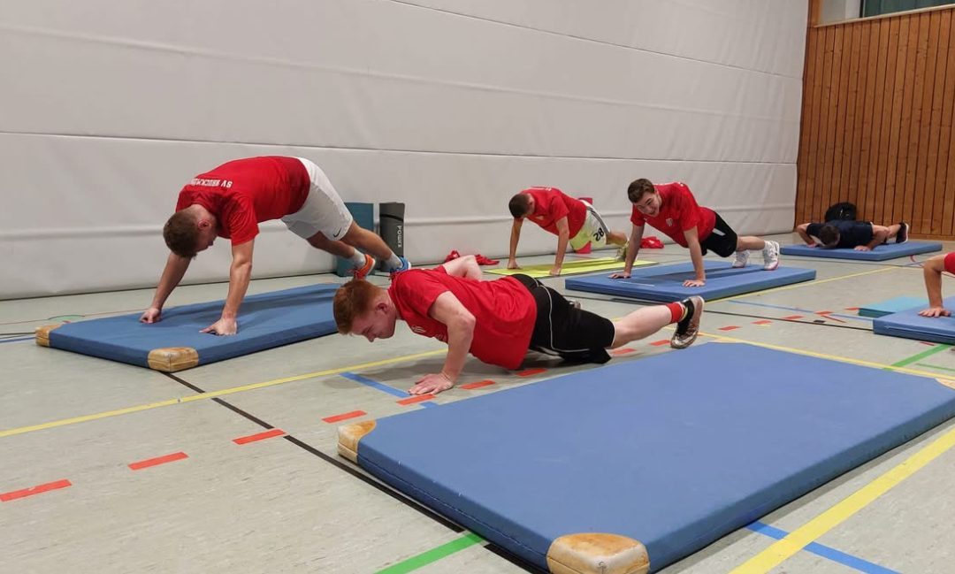 Trainingsauftakt für die Erste