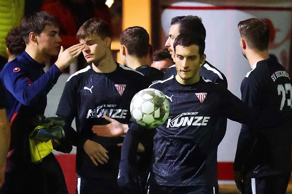 Dritte Niederlage in Folge: SV Bruckmühl verliert Derby gegen SB DJK Rosenheim nach Führung deutlich