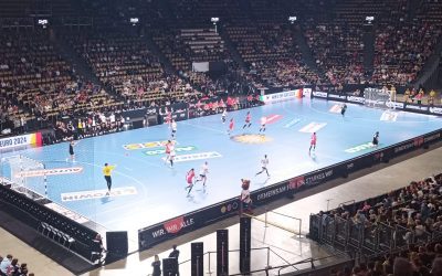 Kleine Handballer bei den großen Stars