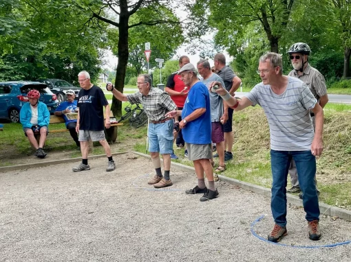 Boule Team auf Fahrradtour
