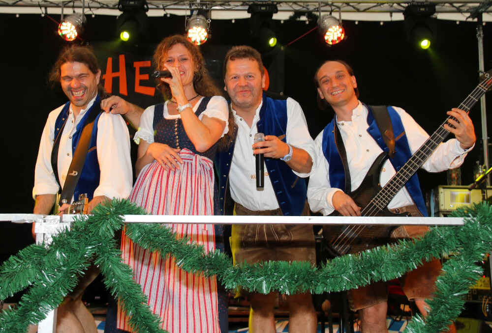 Gute Stimmung am Showband-Tag 2016 im Volksfestzelt Bruckmühl