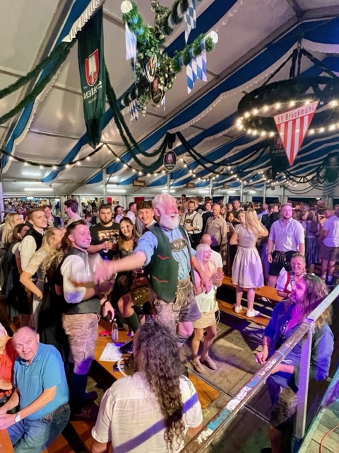 Ausnahmezustand bei der Voksfest-Zeltparty