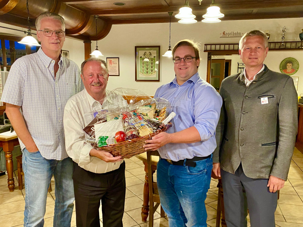 Abschiedspräsent für Klaus Christoph SV Bruckmühl